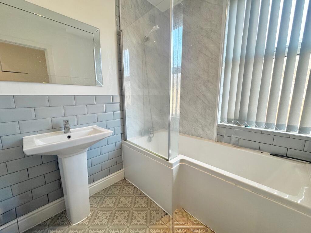 Main image of property: Room Let, Ennismore Road, L13