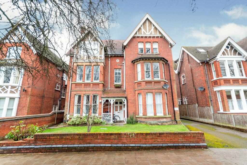 1 bedroom flat for rent in De Parys Avenue, MK40