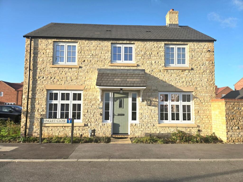 Main image of property: Ringlet Close, Bicester OX25 2DU