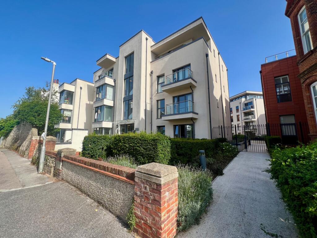 Main image of property: Clifton Hill, Brighton, BN1 3EN
