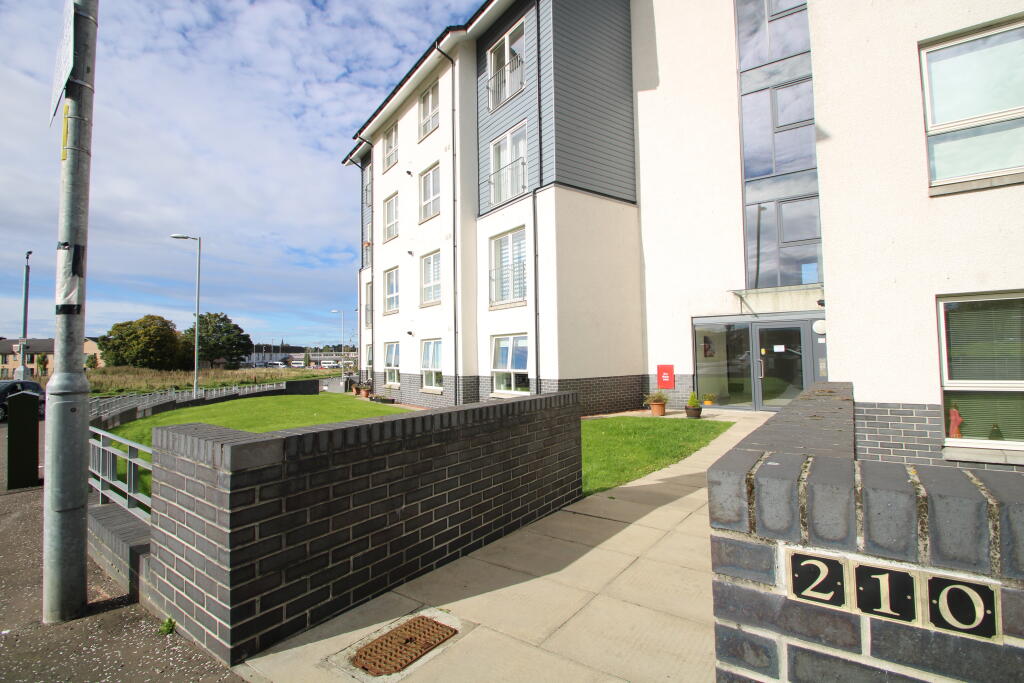 Main image of property: 210 Prospecthill Circus, Glasgow, G42 0LF