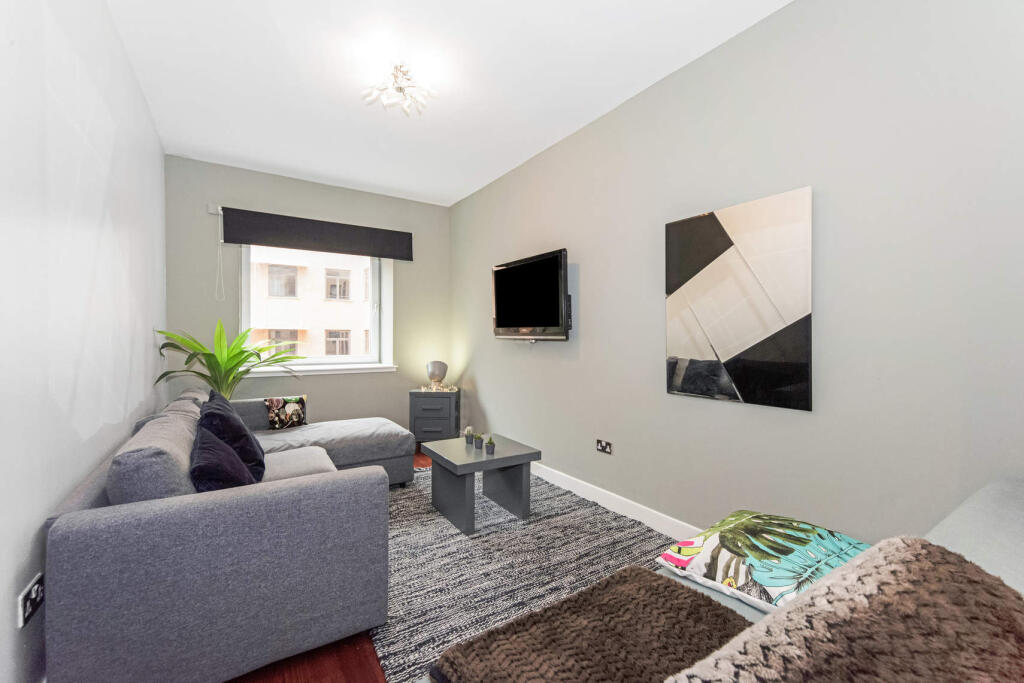 Main image of property: 128 Ingram Street, Glasgow, G1 1EJ