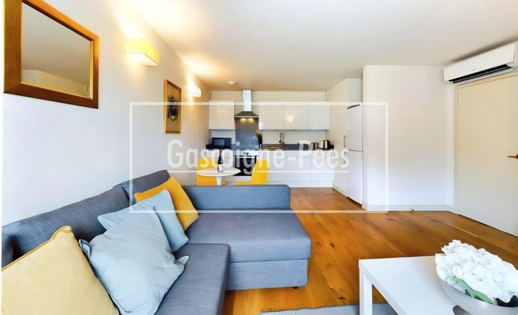 Main image of property: Glynde Place, Horsham