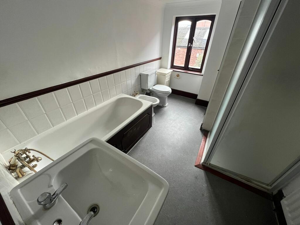 Additional property image - Clarendon Avenue, Leamington Spa, CV32 4RZ