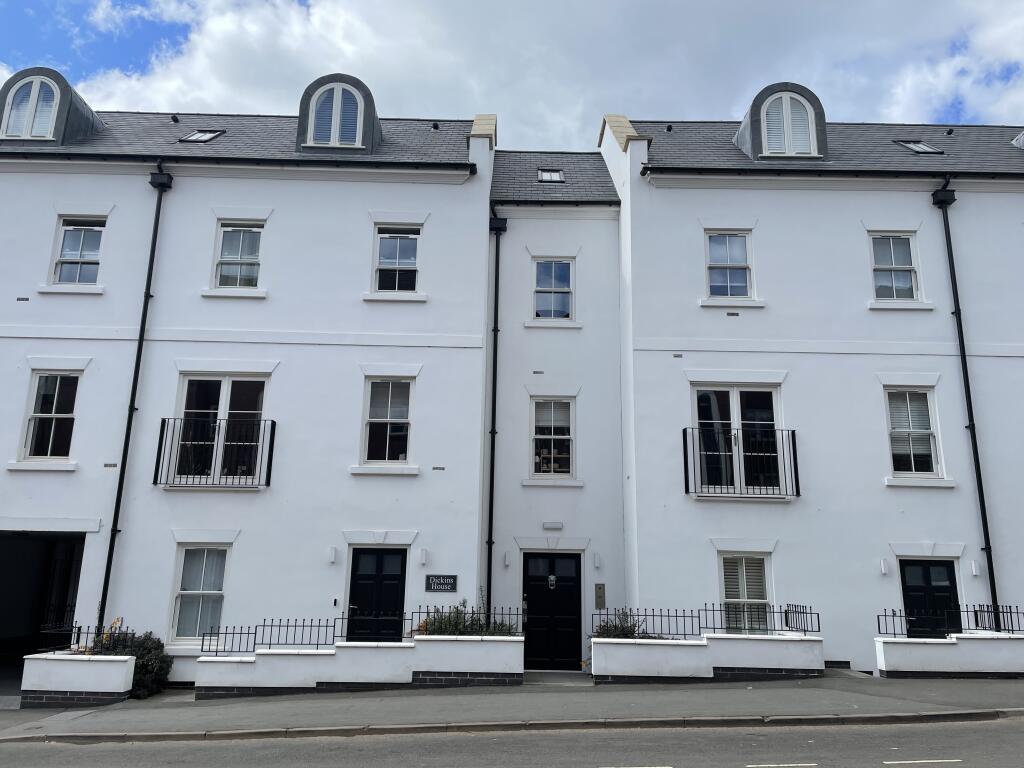 Main image of property: Kenilworth Street, Leamington Spa, CV32 4QS