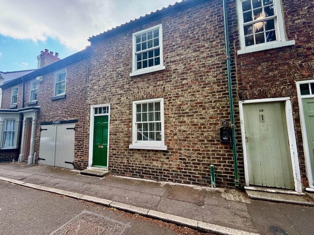 Main image of property: The Green, Norton