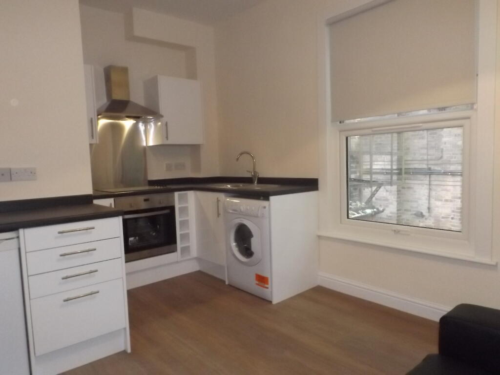 Main image of property: Mapperley Road, Nottingham, NG3 5AS