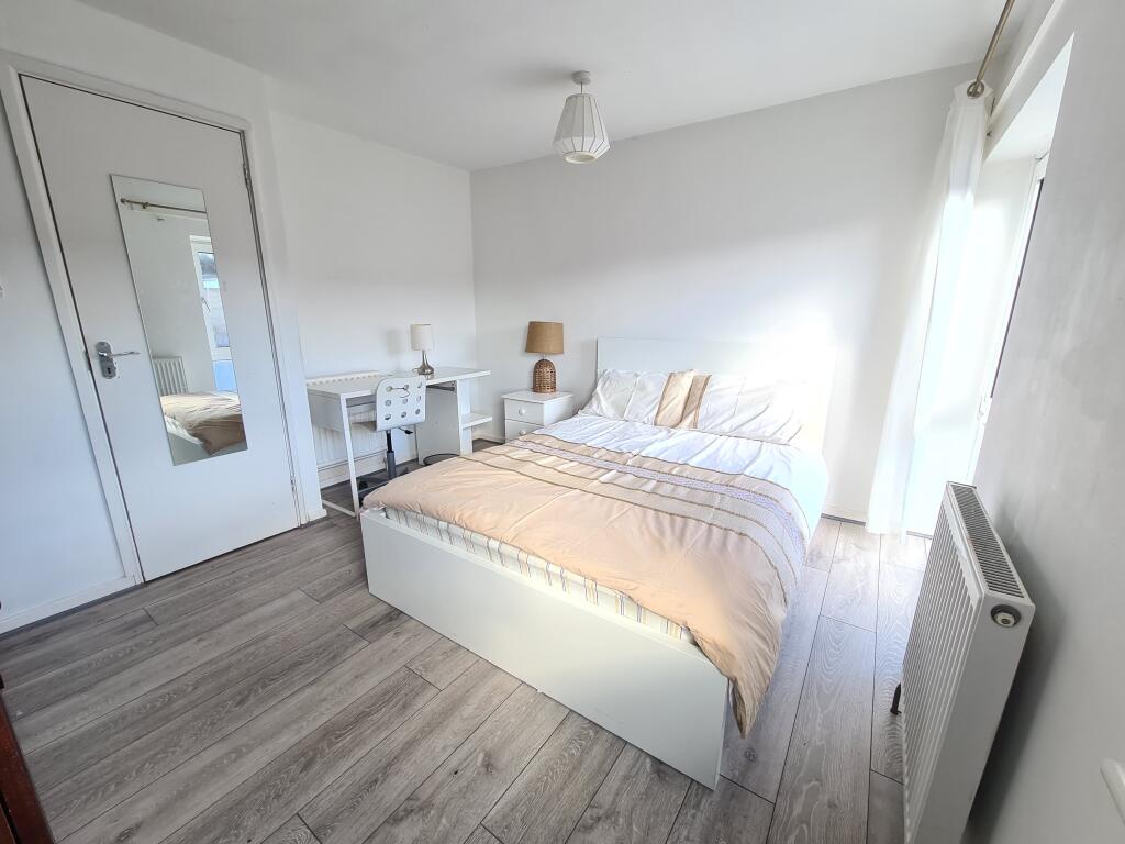 Main image of property: Harefeilds OX2 8HG