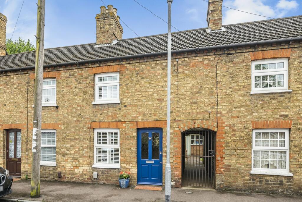 2 bedroom cottage for sale in Sharpenhoe Road, BartonleClay, MK45