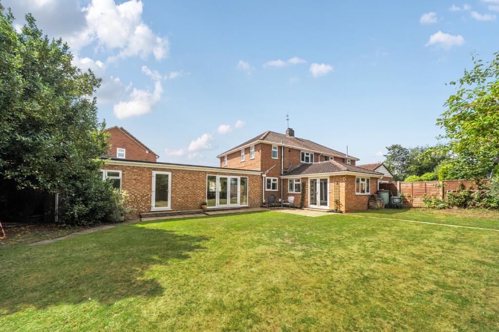 Main image of property: Cheney Close, Toddington, LU5
