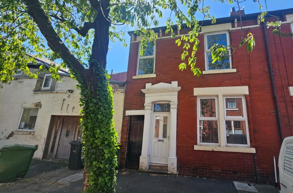 Main image of property: Lowndes Street, Ashton