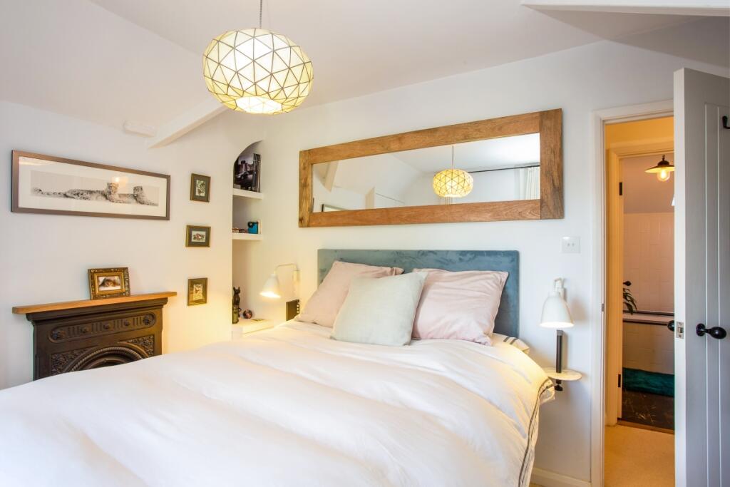 Cottage to rent on Little Common Lane Bletchingley RH1