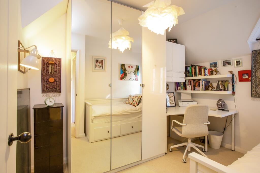 Cottage to rent on Little Common Lane Bletchingley RH1