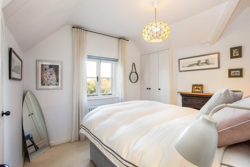 Cottage to rent on Little Common Lane Bletchingley RH1