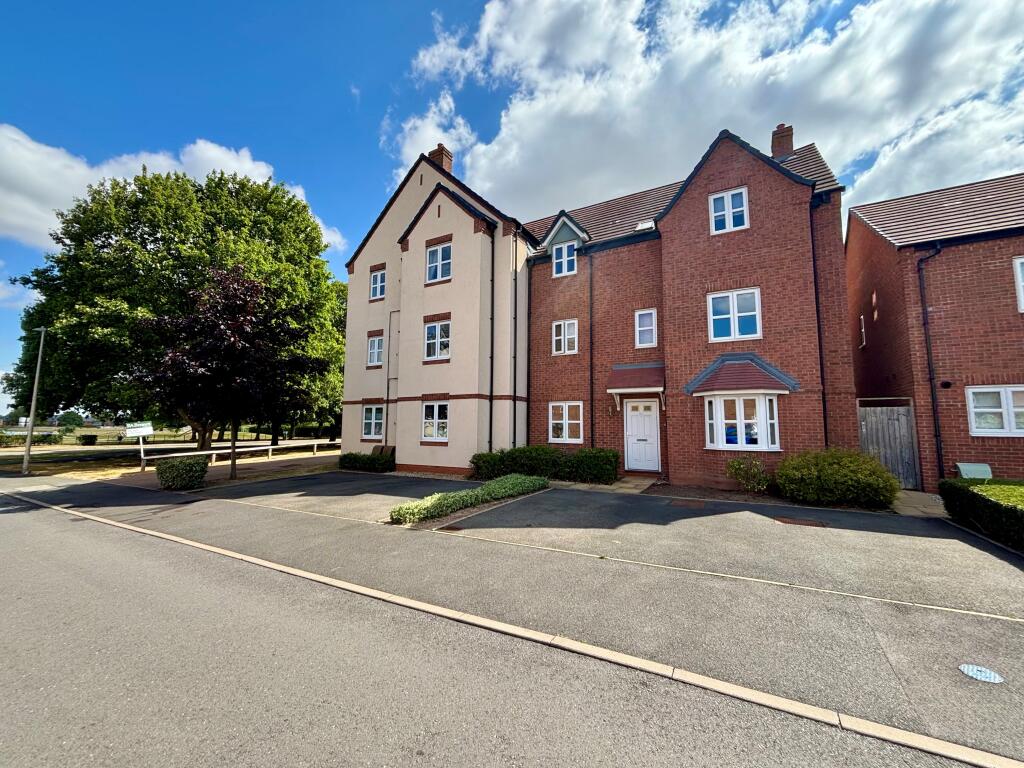 Main image of property: Chatham Road, Meon Vale, Stratford Upon Avon, CV37 8WG
