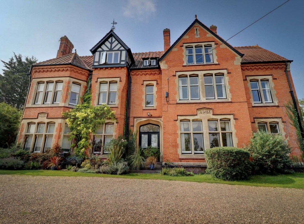 Main image of property: Redhill House, Campden Road, CV37 8JF