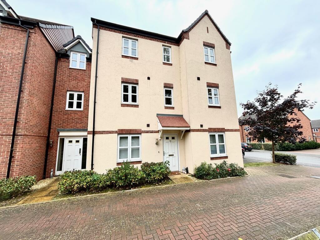 Main image of property: Chatham Road, Meon Vale, Stratford-Upon-Avon, CV37 8WG