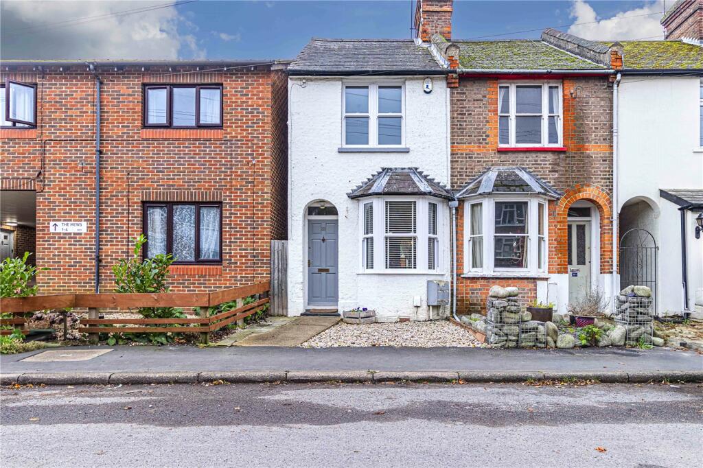 2 bedroom terraced house for sale in Weymouth Street, Apsley, Hemel