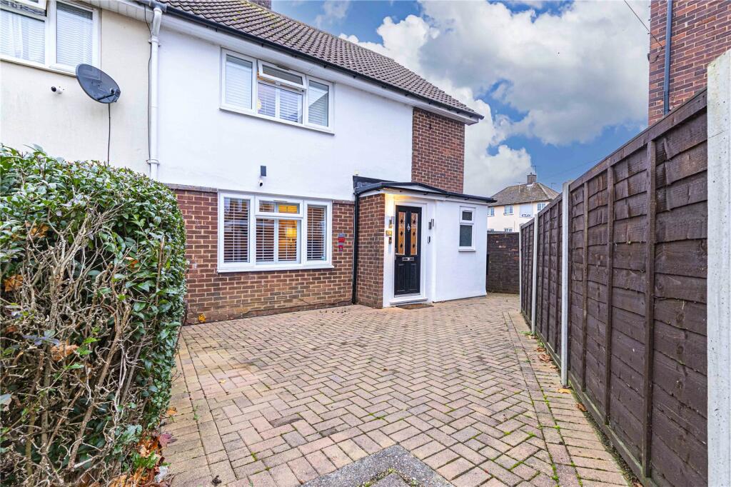3 bedroom end of terrace house for sale in Boxted Road, Warners End