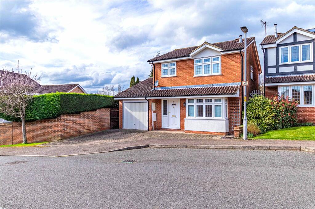 3 bedroom detached house for sale in Sundew Road, Chaulden, Hemel
