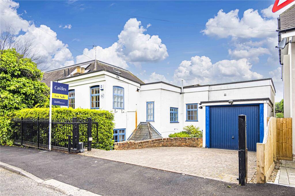 Main image of property: Sunnyhill Road, Boxmoor, Hemel Hempstead, Hertfordshire, HP1