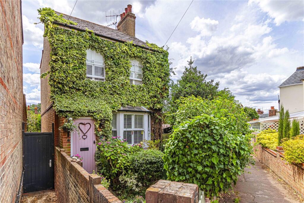 Main image of property: Horsecroft Road, Boxmoor, Hemel Hempstead, Hertfordshire, HP1