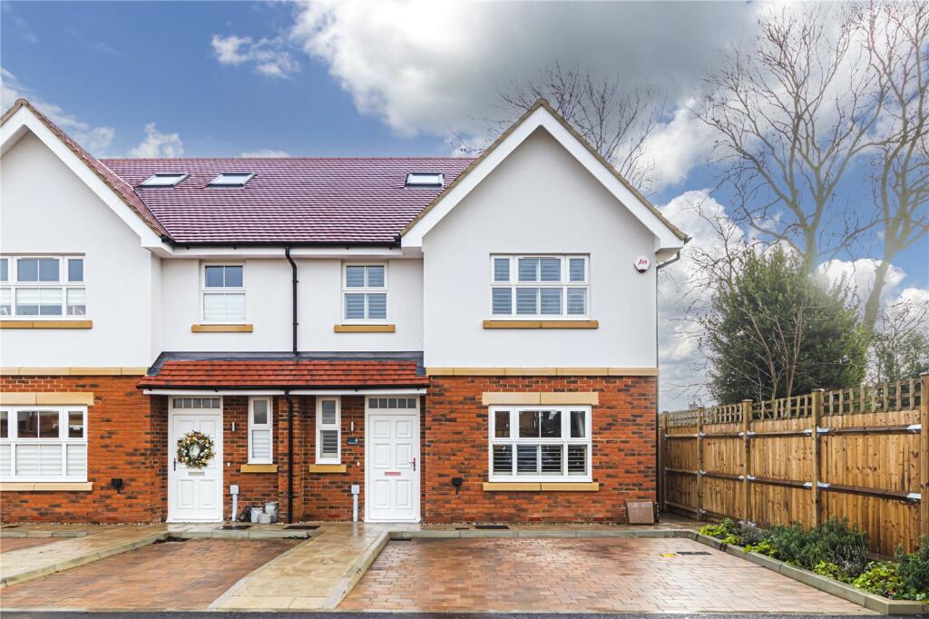 Main image of property: Rosecroft Close, Bovingdon, Hemel Hempstead, Hertfordshire, HP3