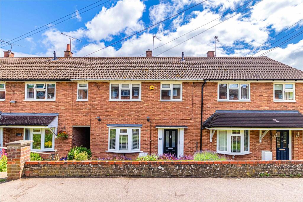 3 bedroom terraced house for sale in Crouchfield, Boxmoor, Hemel ...