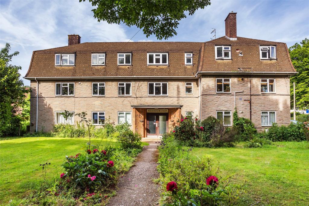 2 bedroom flat in Springfield Road, Westcott, Dorking, RH4 £285000