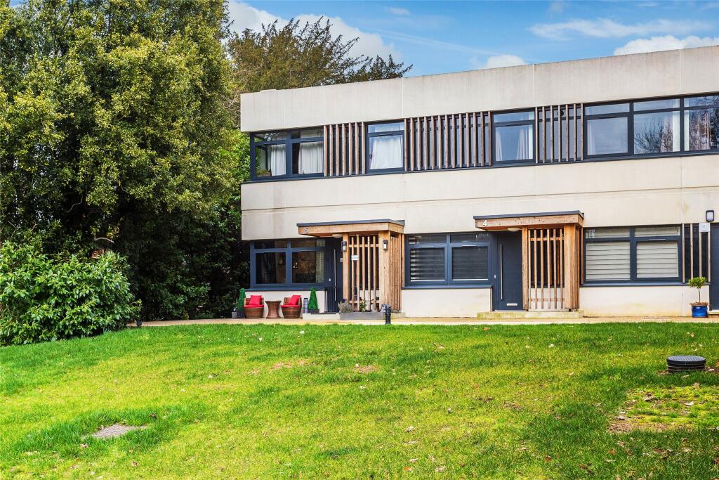 1 bedroom apartment for sale in Deepdene Avenue, Dorking, RH5