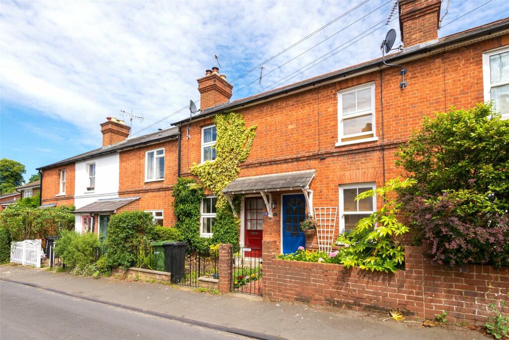 2 bedroom terraced house for sale in Bailey Road, Westcott, Dorking