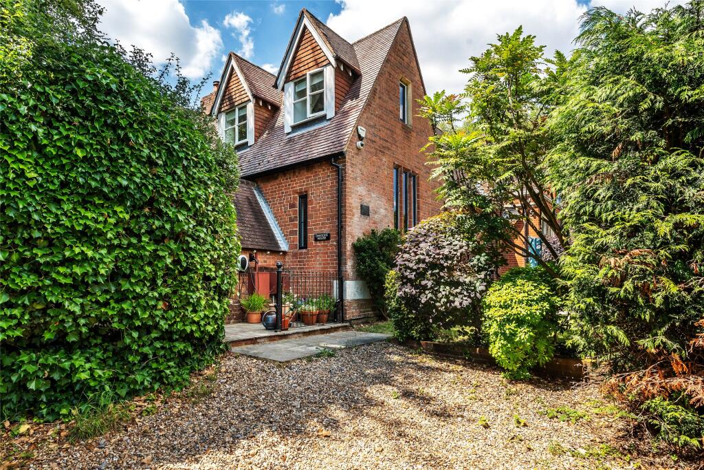 Main image of property: Horsham Road, Holmwood, Dorking, Surrey, RH5
