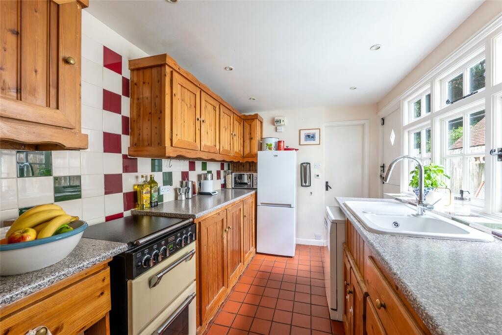 2 bedroom terraced house for sale in Little Common Lane, Bletchingley