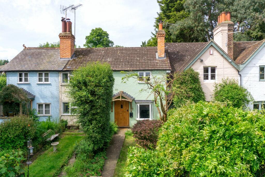 2 bedroom terraced house for sale in Little Common Lane, Bletchingley