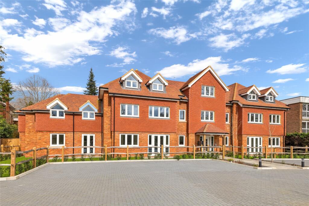 2 bedroom flat for sale in Red Oak, Doods Park Road, Reigate, Surrey, RH2