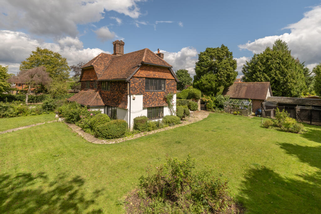 5 bedroom detached house for sale in Meath Green Lane, Horley, Surrey, RH6
