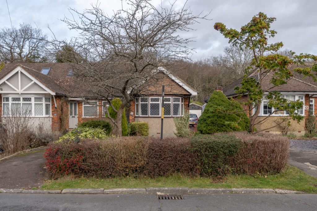 2 bedroom bungalow for sale in Castle Drive, Horley, Surrey, RH6