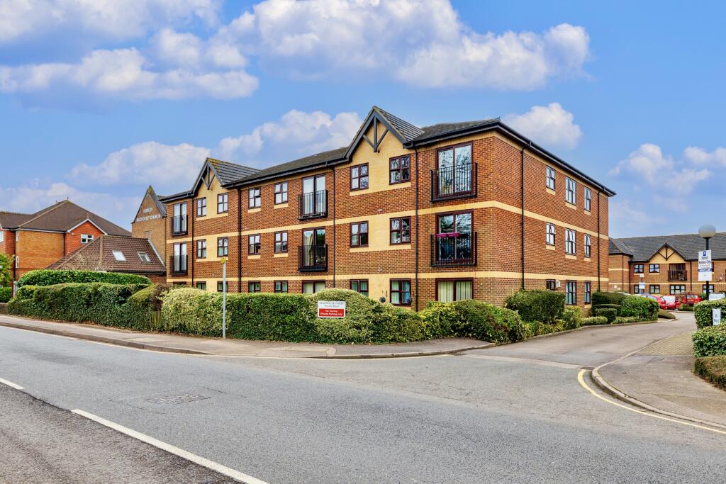 1 bedroom flat for sale in Magnolia Court, Victoria Road, Horley, Surrey, RH6