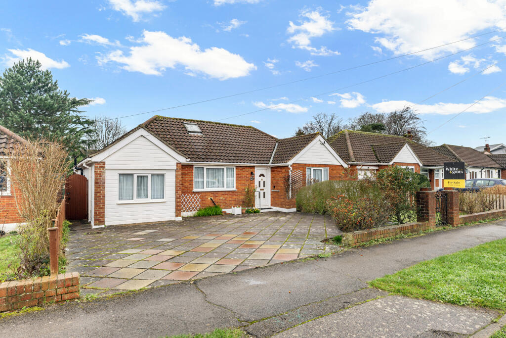 3 bedroom bungalow for sale in Cheyne Walk, Horley, Surrey, RH6