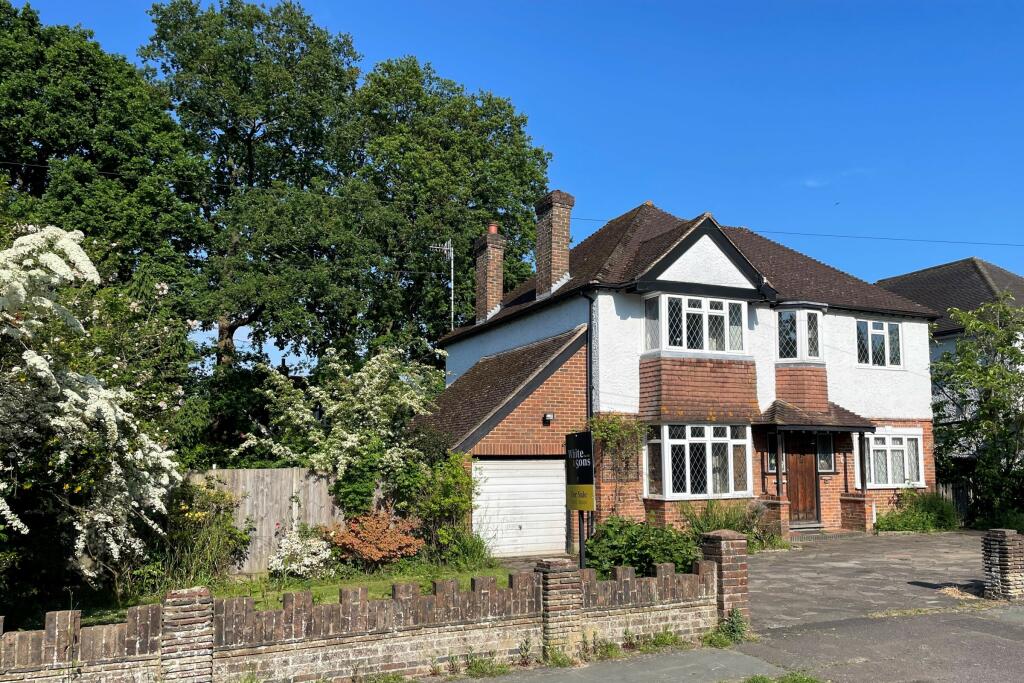 4 bedroom detached house for sale in Upfield, Horley, Surrey, RH6