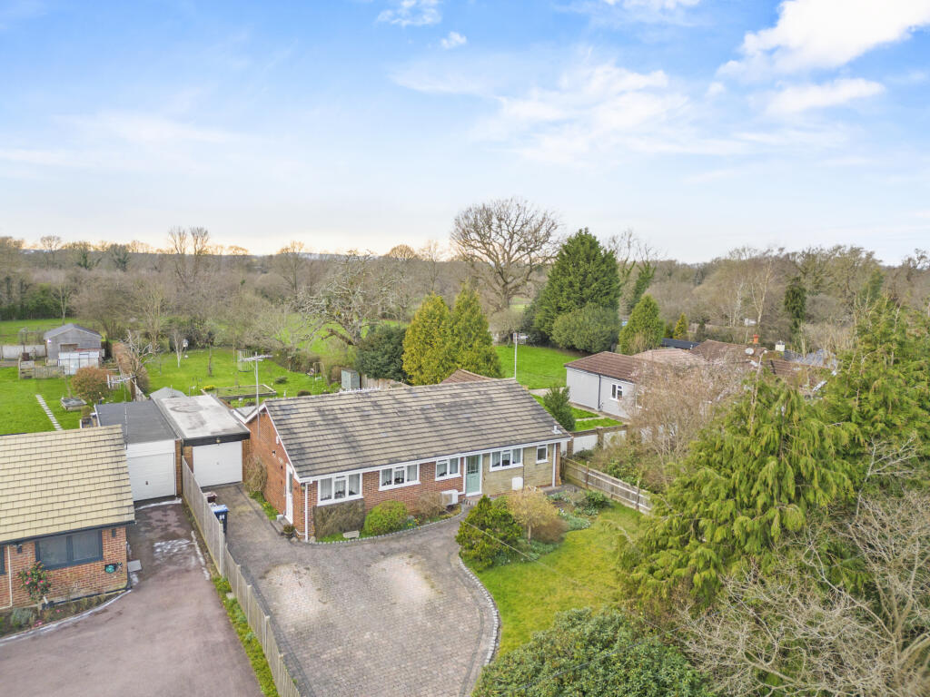 4 bedroom bungalow for sale in Redehall Road, Smallfield, Horley
