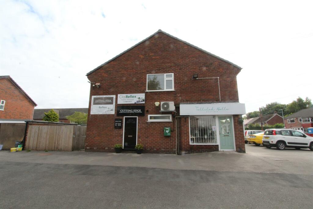 Commercial property for rent in Whitesands Road, Lymm, WA13