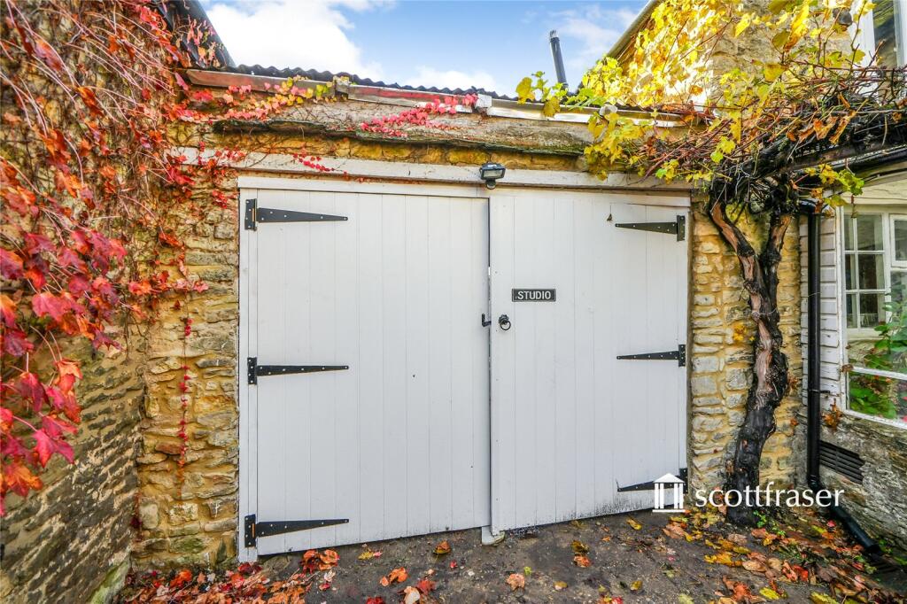 Main image of property: The Elms, The Walk, OX5