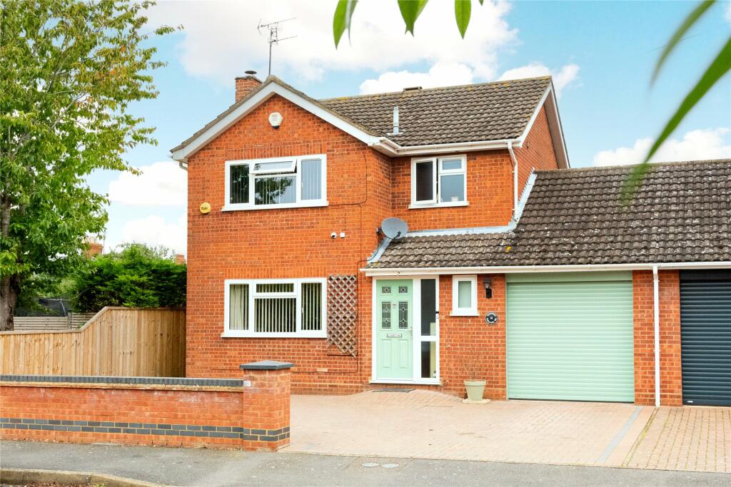 3 bedroom detached house for sale in Holyoake Road, Wollaston