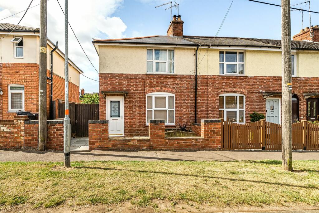 3 bedroom end of terrace house for sale in Irchester Road, Wollaston