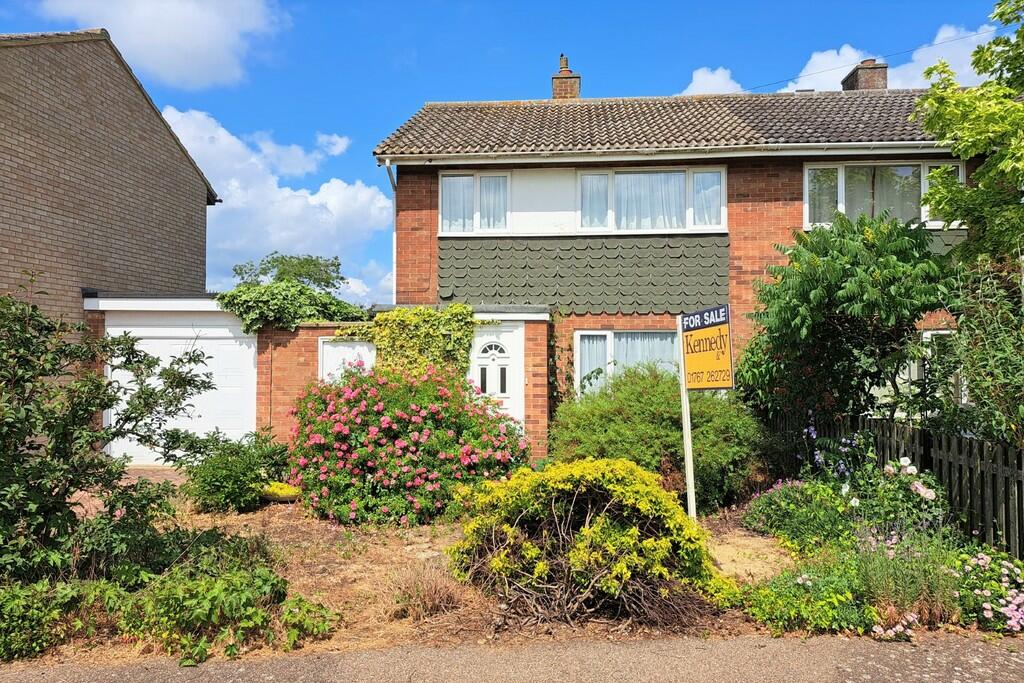 3 bedroom semidetached house for sale in Northfield Close, Gamlingay, SG19