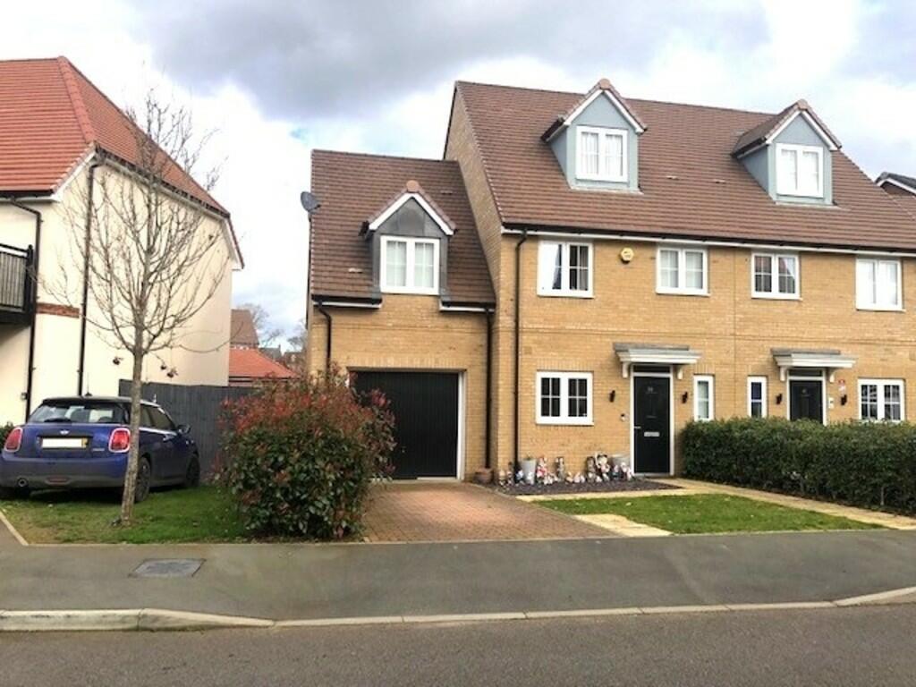 4 bedroom semidetached house for sale in Burmo Way Potton, SG19