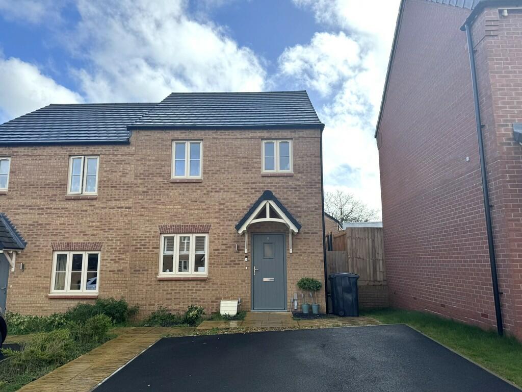 3 bedroom semidetached house for sale in Darlow Farm, Potton , SG19