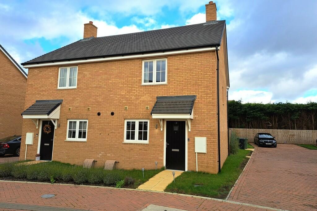 2 bedroom semidetached house for sale in Ingle Crescent, Potton, SG19