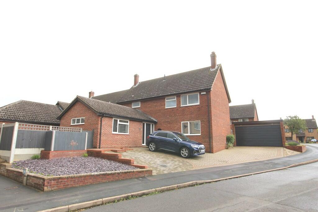 4 bedroom detached house for sale in Fairfield, Gamlingay, SG19